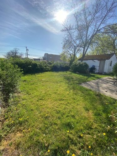 1 Floral Dr, Amityville NY  11701-1608 exterior