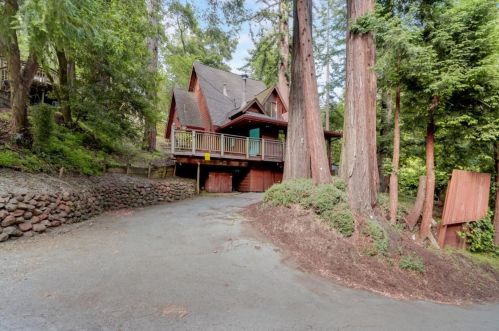 1 Memory Ln, La Honda, CA 94020-9769