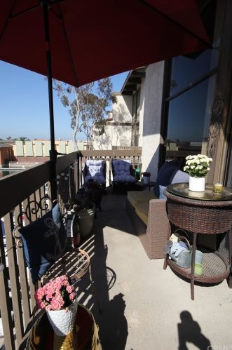 9325 Marina Pacifica Dr, Long Beach CA 90803-7004 exterior