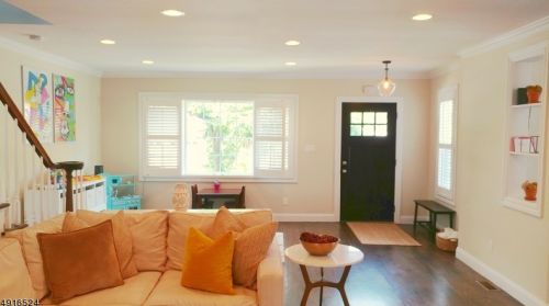 39 Gray St, Montclair NJ  07042-5025 exterior