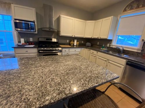 143 Oxford St, Providence, RI 02905-2035