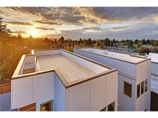 3239 California Ave, Seattle, WA 98116-3304
