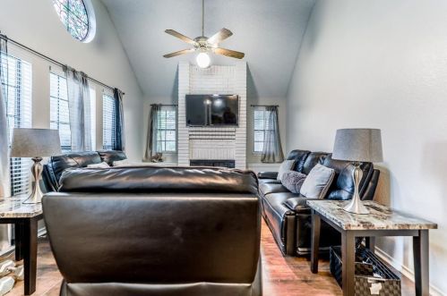 1500 Finley St, Cedar Hill TX 75104-4201 exterior