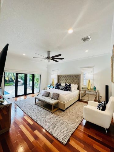 8625 169th Ter, Hialeah FL  33016-6158 exterior