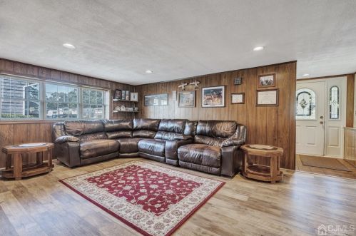 52 Margaret St, Old Bridge NJ  08857-2559 exterior