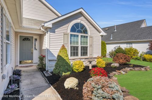 149 Skyline Dr, Lakewood NJ  08701-5737 exterior