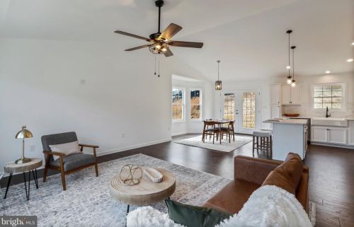 1198 Happy Ridge Dr, Front Royal VA  22630-5302 exterior