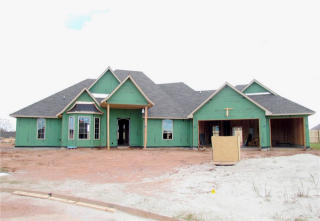 2208 Mickey Dr, Mustang, OK 73064