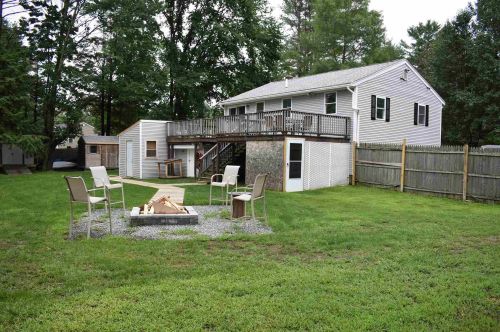 39 Essex Dr, Raymond NH  03077-2609 exterior