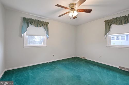 5 Pinyon Pine Cir, Wilmington DE  19808-1008 exterior