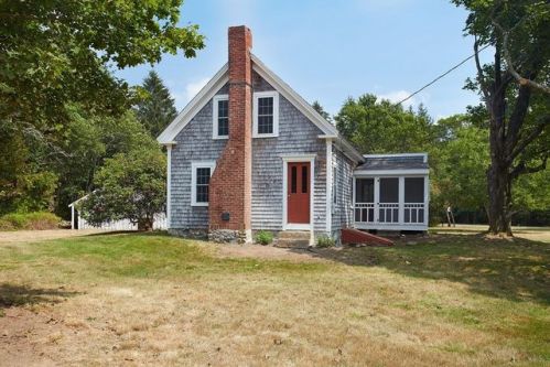 63 Circuit St, Hingham, MA 02061-2145