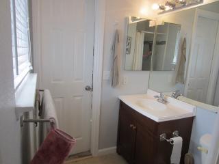 418 Woodridge Dr, Henderson, NV 89015-6041