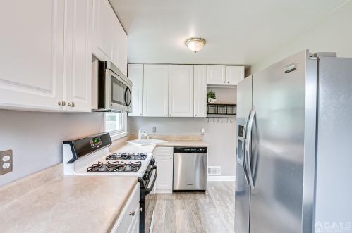 53 Stratford Rd, East Brunswick NJ  08816-2019 exterior