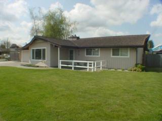 816 17th St, Puyallup, WA 98371-3972