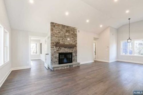 676 Ramapo Valley Rd, Oakland NJ  07436-3003 exterior
