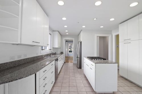 9 Avondale Rd, White Plains NY  10605-4101 exterior