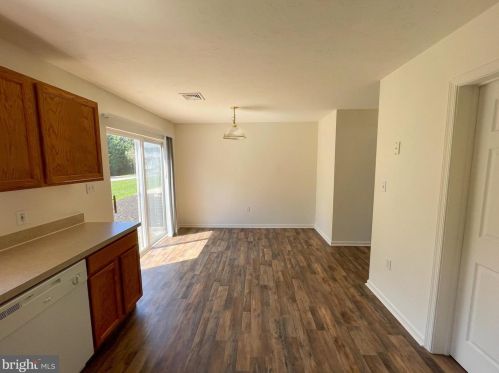 386 Cherry St, Red Lion, PA 17356-1560