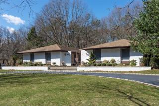 52 Woodmont Rd, Huntington Station, NY 11747-3319