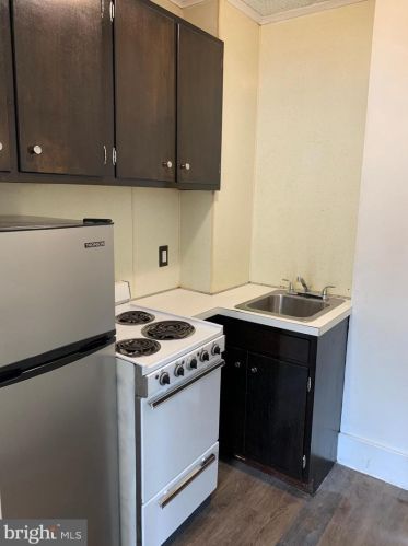 1723 Paxton St, Harrisburg PA 17104-2636 exterior