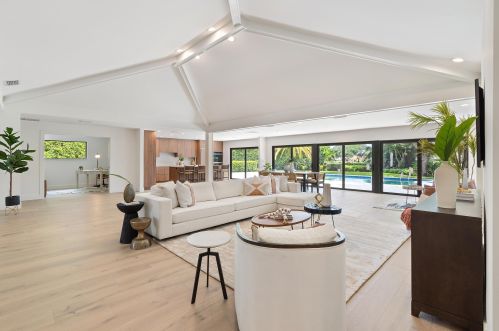 4315 Lakewood Dr, Delray Beach FL  33445-9004 exterior