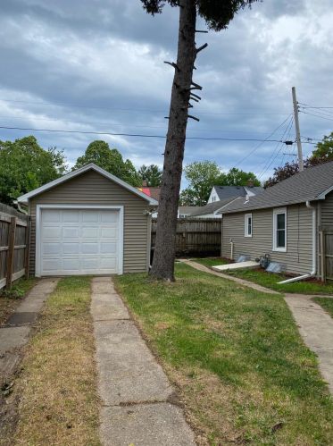 5713 37th Ave, Kenosha, WI 53144-6908