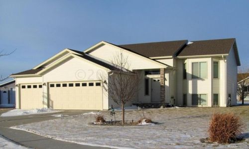 1518 44th Ave, Moorhead, MN 56560-6866