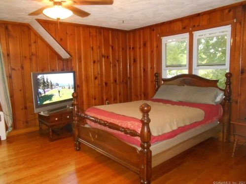 429 Elm St, Windsor Locks CT  06096-1604 exterior