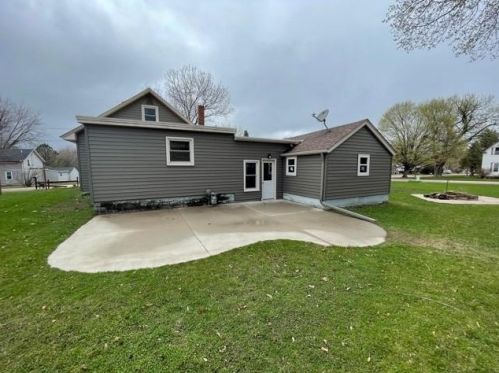 102 4th St, Elysian, MN 56028-2009