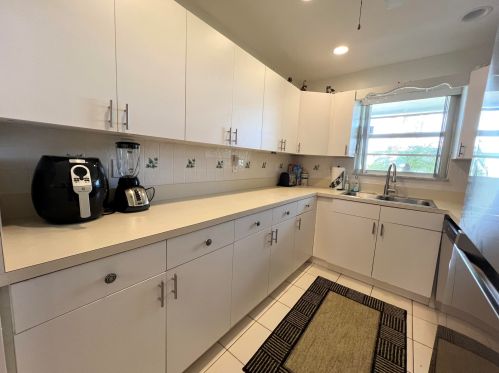 220 Bayview Ave, Boynton Beach, FL 33435-1546