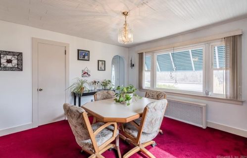 996 Hartford Tpke, Waterford CT  06385-4035 exterior