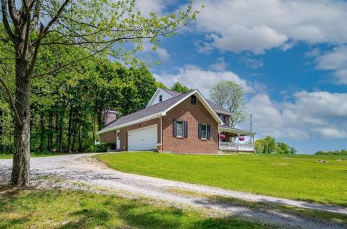2093 Prospect Rd, Prospect, PA 16052-2025