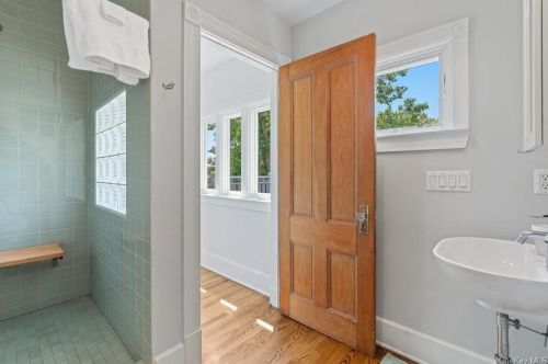 10 Bay View Ter, Newburgh NY  12550-6002 exterior