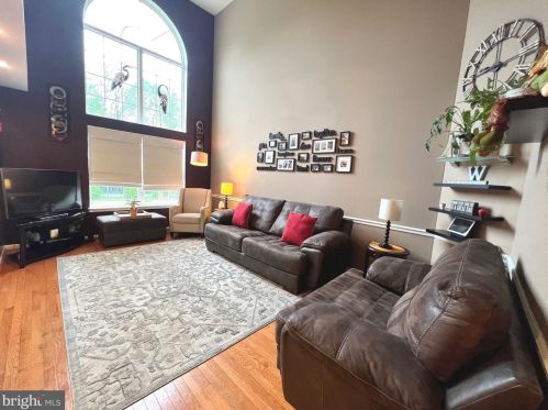 324 Glenn Rose Cir, Norristown PA 19406-1783 exterior