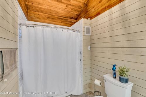 85 5th Ave, Wall Township NJ  08750-2013 exterior