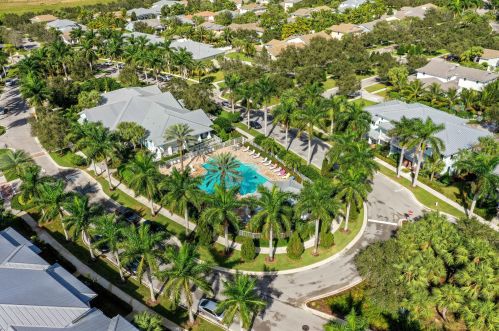 1353 Bourne Dr, Jupiter FL 33458-2915 exterior