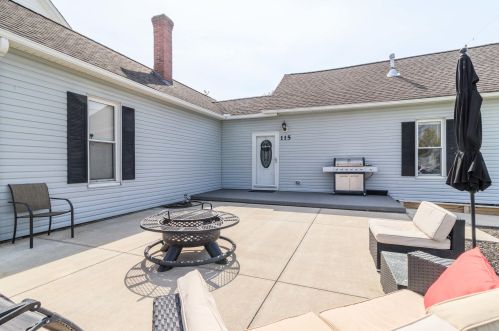 115 High St, Hebron OH  43025-9038 exterior