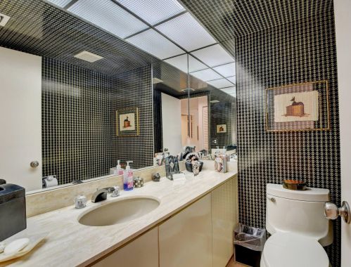 28 Glens Dr, Boynton Beach FL  33436-6207 exterior