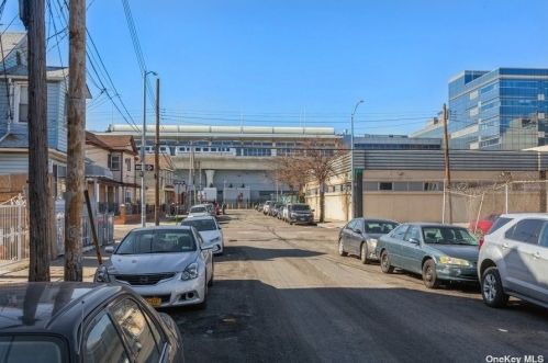 95-06 Liverpool St, Jamaica, NY 11435-0044
