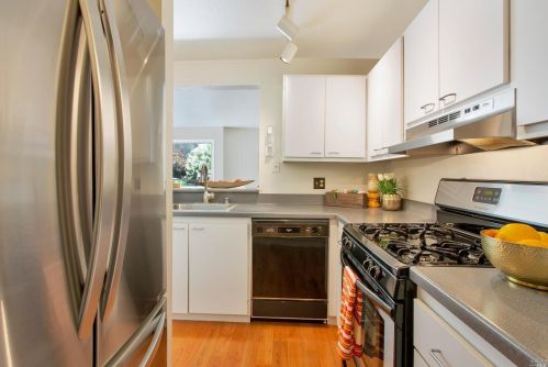 196 Larkspur Plaza Dr, Larkspur CA  94939-1422 exterior