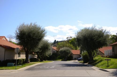 19966 Avenue Of The Oaks, Santa Clarita CA  91321-1387 exterior