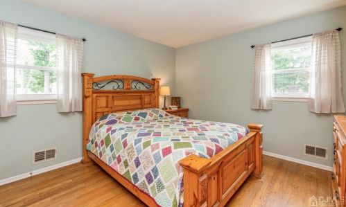 243 Oakland Ave, South Plainfield NJ  07080-4040 exterior