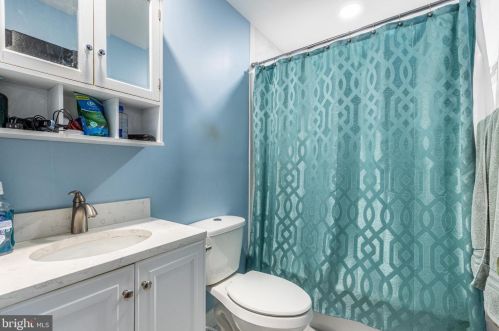 215 Grn Blade Dr, Dover DE  19904-2643 exterior