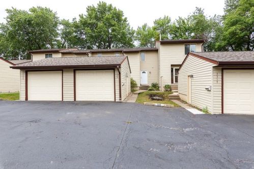 3329 Johnathan Ave, Panarama Park, IA 52722-2822