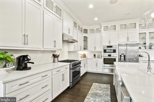 10244 Forest Lake Dr, Great Falls VA  22066-3609 exterior