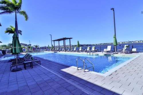 15832 91st Ct, Hialeah FL  33018-1951 exterior