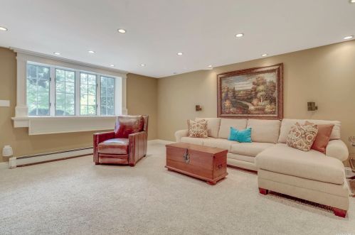 15 Frost Valley Rd, Mount Sinai NY  11766-1401 exterior