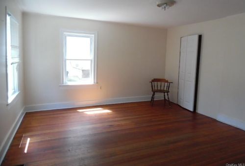 77 Hanford St, Middletown, NY 10940-4927