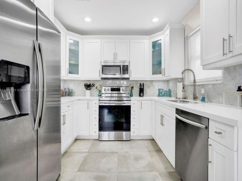 2340 58th Ter, Hollywood FL 33021-3223 exterior