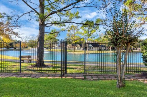 2526 Silent Shore Ct, Richmond, TX 77406-1812