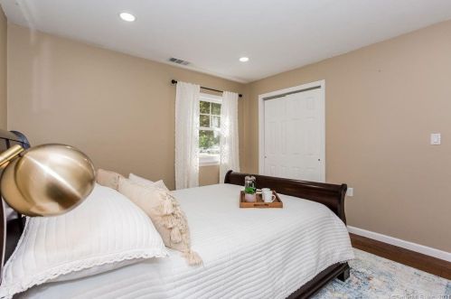 28 Talcott Rd, Glastonbury CT  06033-2919 exterior